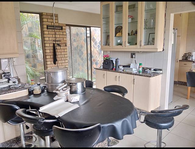 4 BEDROOM FREEHOLD FOR SALE IN RYNSOORD